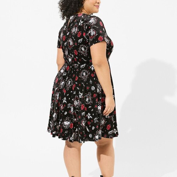 ❤️NWT VINTAGE TORRID DISNEY VILLAINS POCKETS SKATER DRESS - STRETCH VELVET - Picture 2 of 16